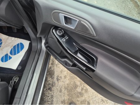 2016 Ford Fiesta - photo 7