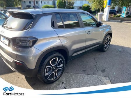 2025 Jeep Avenger - photo 13