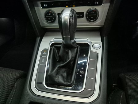 2019 Volkswagen Passat - photo 15