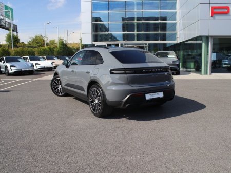 2026 Porsche Macan - photo 2