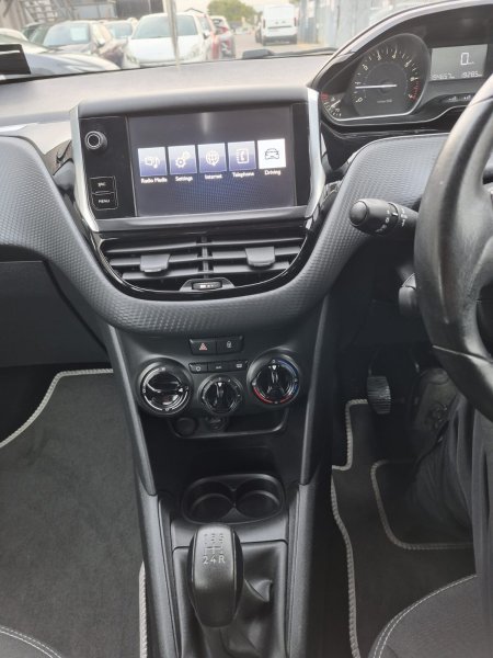 2016 Peugeot 208 - photo 13