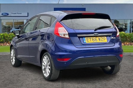 2017 Ford Fiesta - photo 2