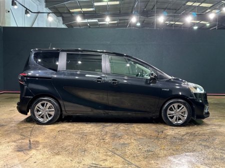 2017 Toyota Sienta - photo 2