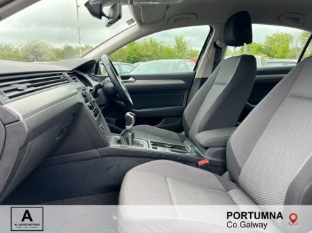 2021 Volkswagen Passat - photo 3