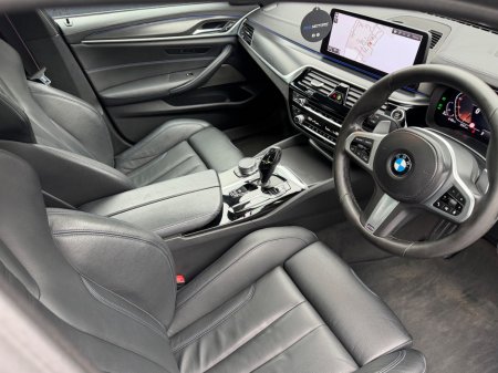 2021 BMW 5-Series - photo 17