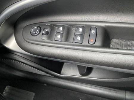 2025 Jeep Avenger - photo 22