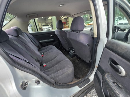 2011 Nissan Tiida - photo 10