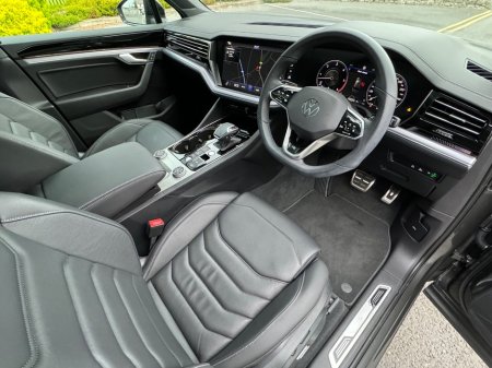 2024 Volkswagen Touareg - photo 9
