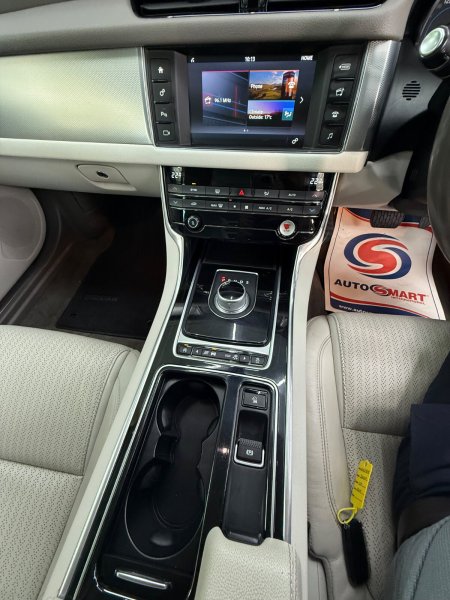 2016 Jaguar XF - photo 20
