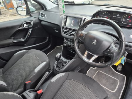 2016 Peugeot 208 - photo 14