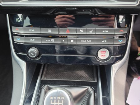 2016 Jaguar XE - photo 19
