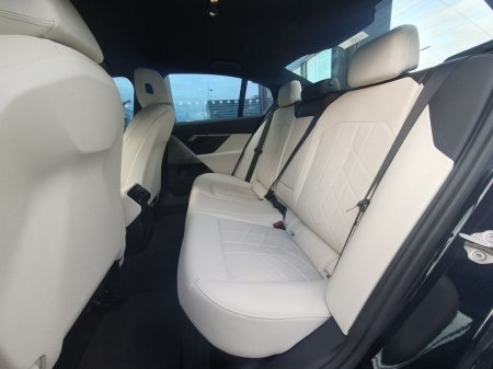 2024 BMW 5-Series - photo 22