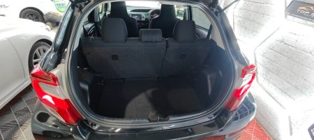2014 Toyota Vitz - photo 17