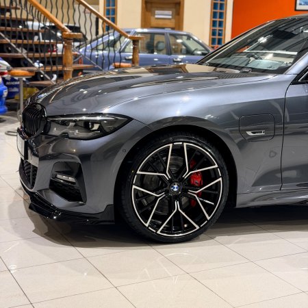 2022 BMW 3-Series - photo 2