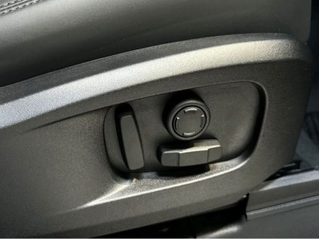2026 Land Rover Defender - photo 21