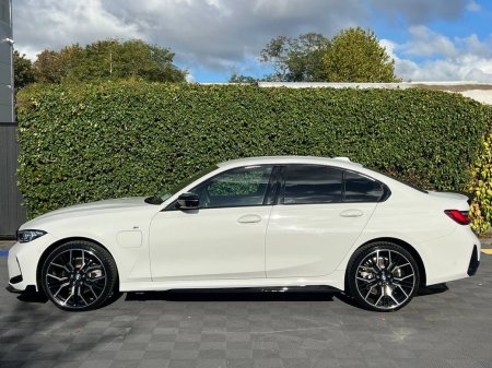 2025 BMW 3-Series - photo 3
