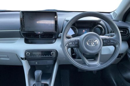 2022 Toyota Yaris - photo 11