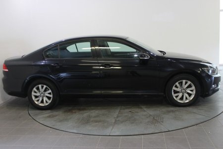 2017 Volkswagen Passat - photo 2
