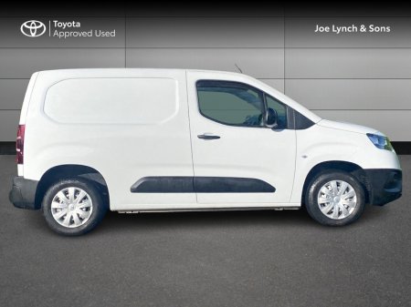 2025 Toyota Proace City - photo 3