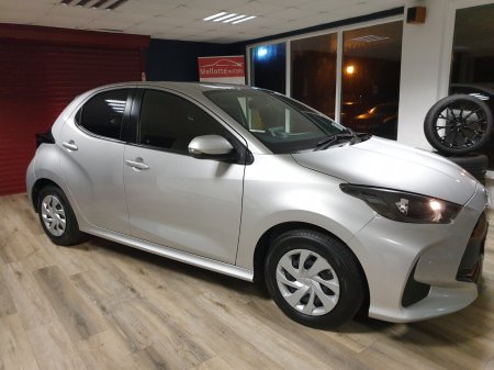 2021 Toyota Yaris - photo 2