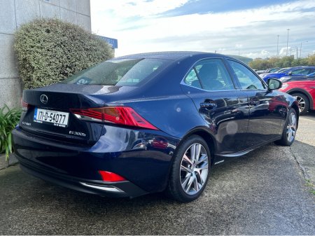 2017 Lexus IS - photo 4