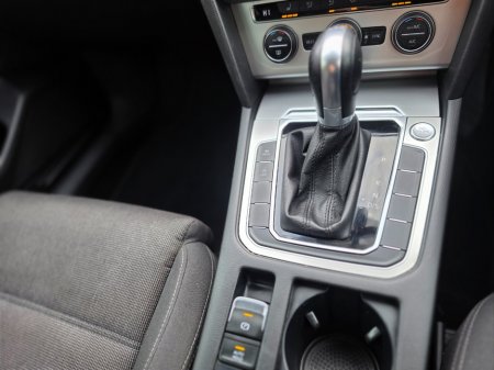 2019 Volkswagen Passat - photo 18