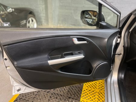 2013 Honda Insight - photo 16
