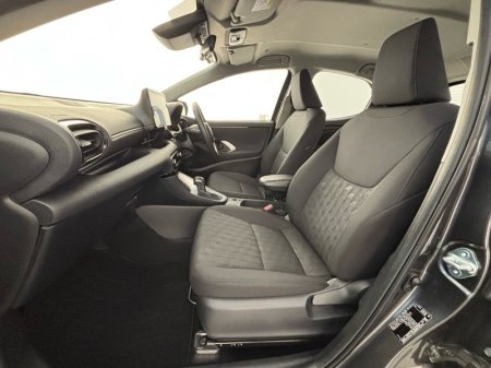 2025 Toyota Yaris - photo 6