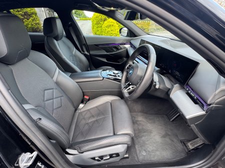 2024 BMW 5-Series - photo 10
