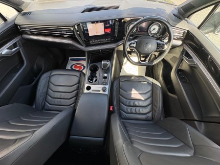 2023 Volkswagen Touareg - photo 4