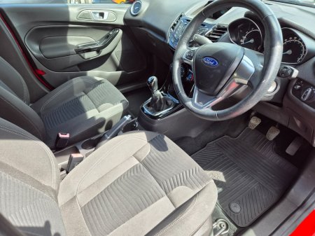 2015 Ford Fiesta - photo 14
