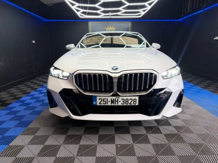 2025 BMW 5-Series - photo 4