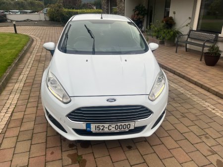 2015 Ford Fiesta - photo 2