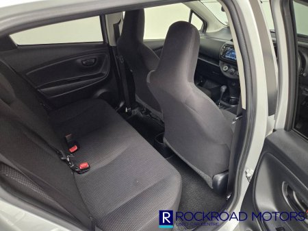 2018 Toyota Vitz - photo 8