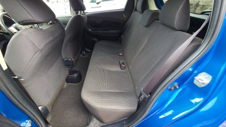 2015 Toyota Vitz - photo 25