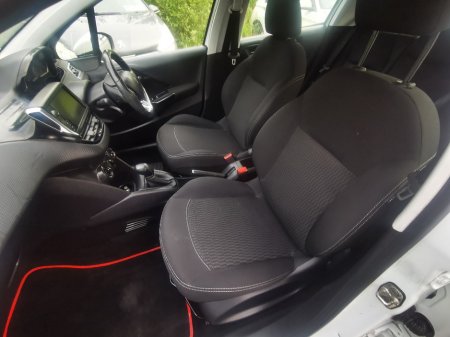 2017 Peugeot 208 - photo 18