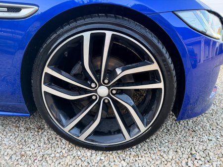 2017 Jaguar XE - photo 12