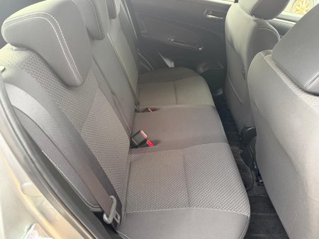 2015 Suzuki Swift - photo 16