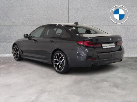 2022 BMW 5-Series - photo 2