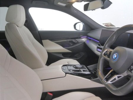 2024 BMW 5-Series - photo 12