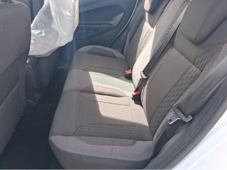 2017 Ford Fiesta - photo 2