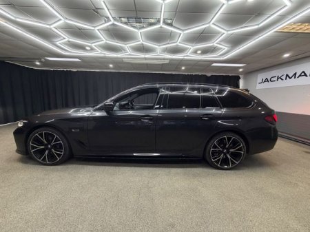 2022 BMW 5-Series - photo 6