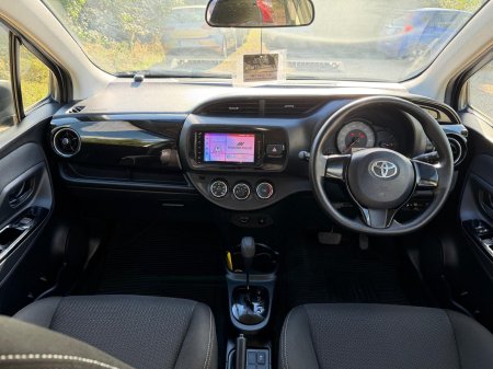 2019 Toyota Vitz - photo 4