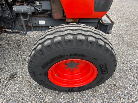 2003 Kubota M5700 - photo 8