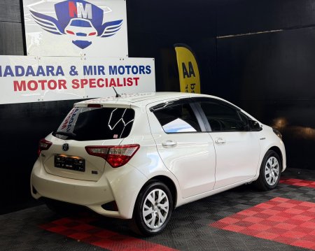 2018 Toyota Vitz - photo 5