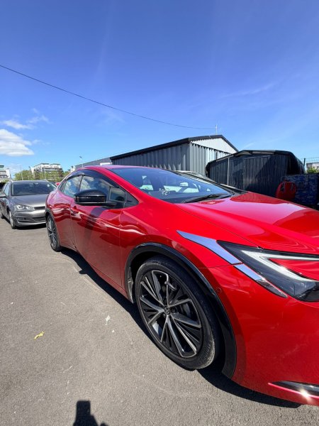 2023 Toyota Prius - photo 2