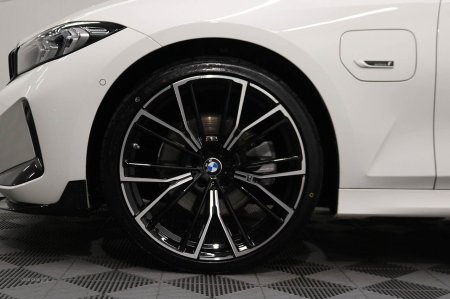 2023 BMW 3-Series - photo 10