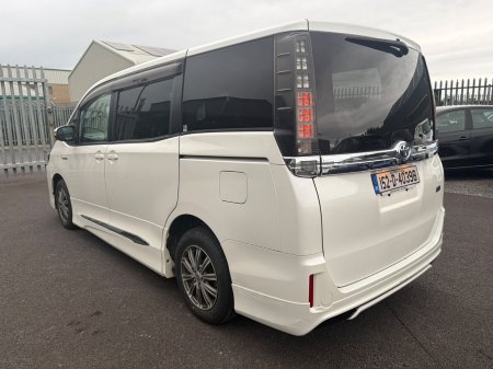 2015 Toyota Voxy - photo 17