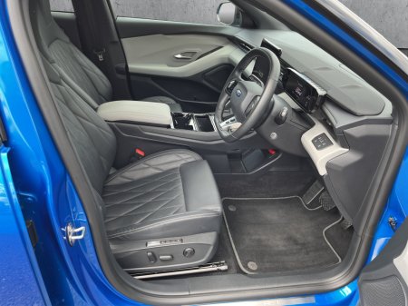 2025 Ford Capri - photo 9