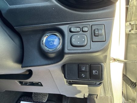 2017 Toyota Aqua - photo 25